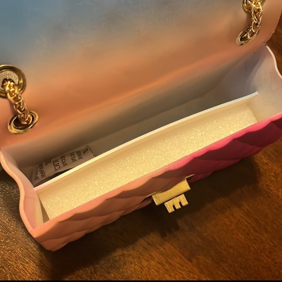 BRAND NEW ABSOLUTELY STUNNING  BRIGHT SHOWSTOPPER 👛 BARBIECORE BAG - Picture 4 of 10